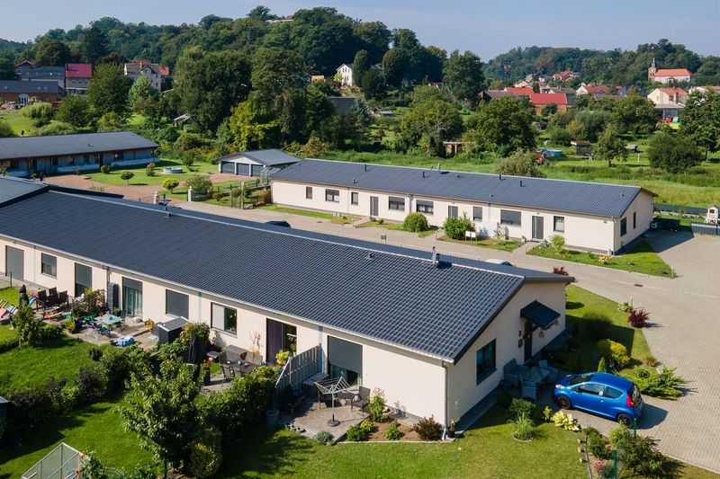 Acht Wohneinheiten, Garagen, Garten u.v.m. in Falkenberg: Moderne und werthaltige Kapitalanlage!